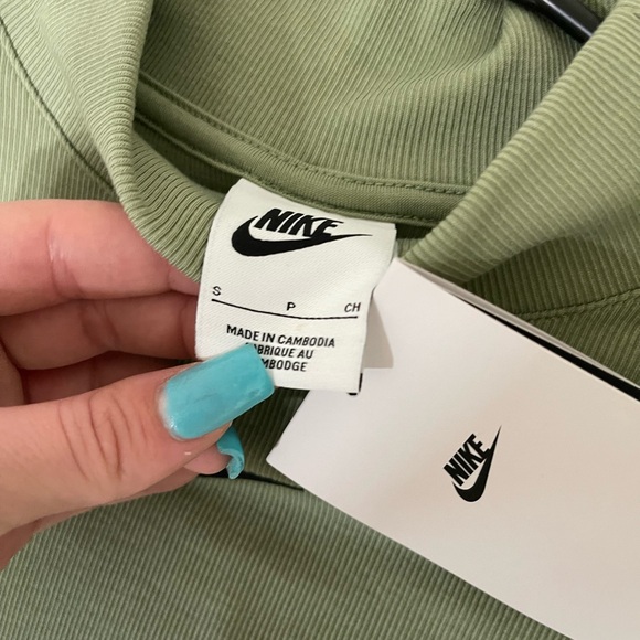 Army Green Nike Tee - Picture 2 of 2